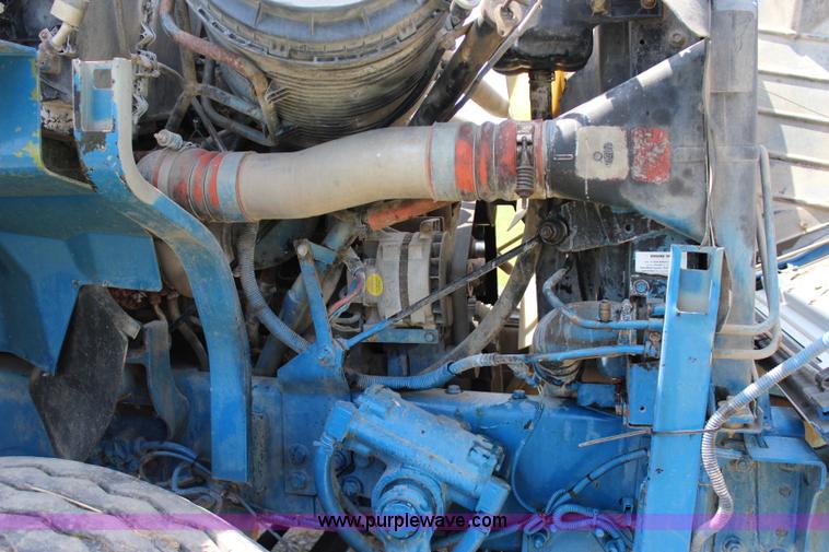 image for item I1631 2004 International 7600 tank truck