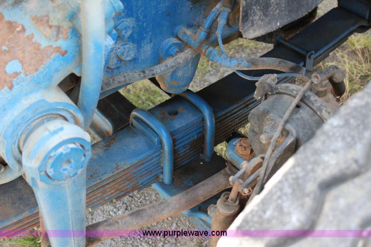 image for item I1631 2004 International 7600 tank truck