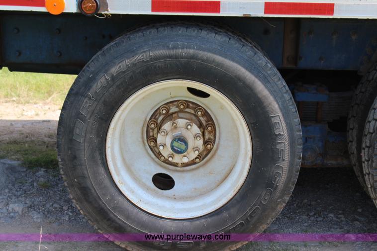 image for item I1631 2004 International 7600 tank truck