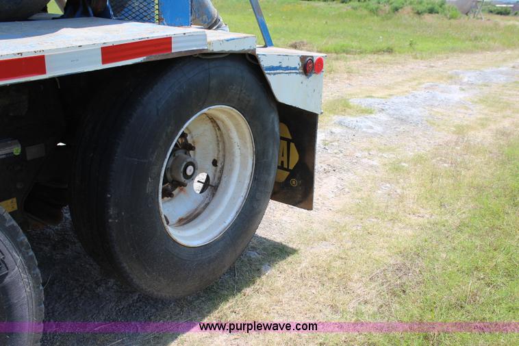 image for item I1631 2004 International 7600 tank truck