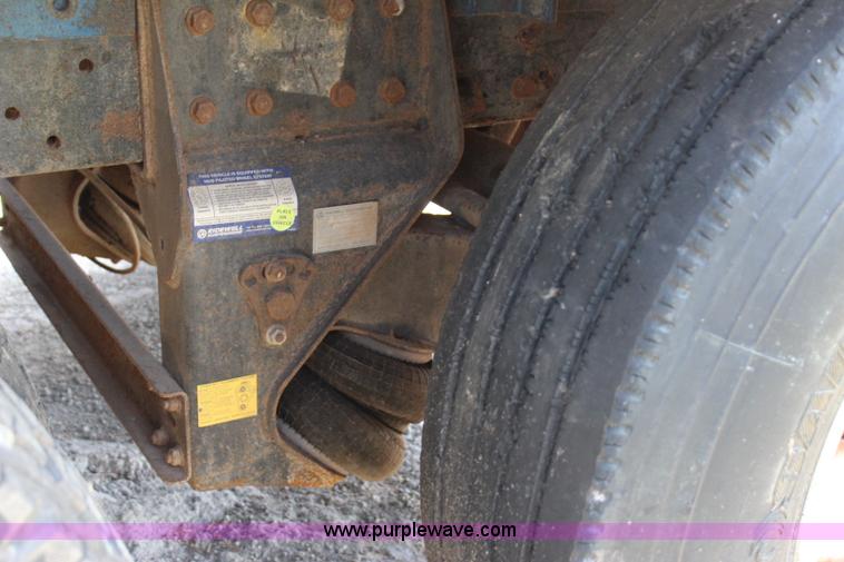 image for item I1631 2004 International 7600 tank truck