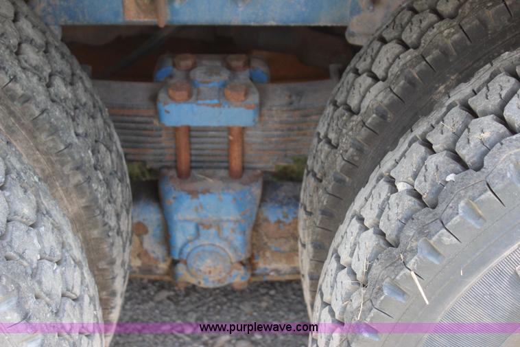 image for item I1631 2004 International 7600 tank truck