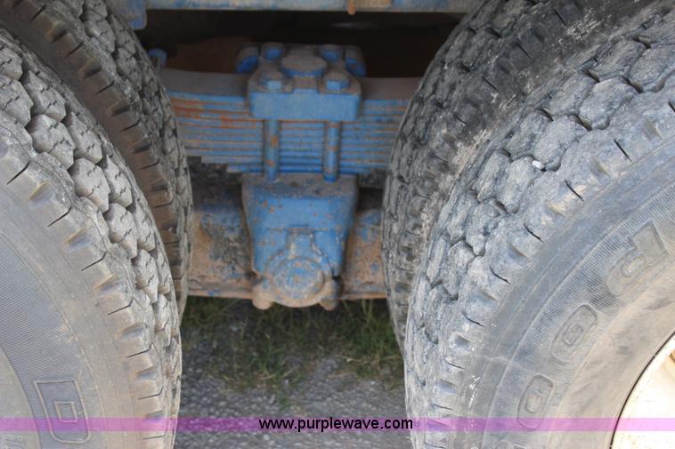 image for item I1631 2004 International 7600 tank truck