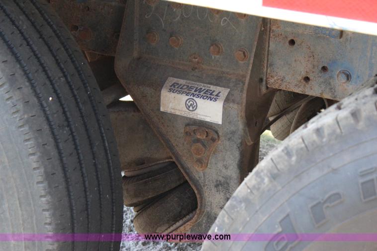 image for item I1631 2004 International 7600 tank truck