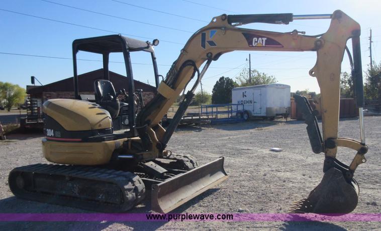 image for item I1900 2005 Caterpillar 304CR mini excavator