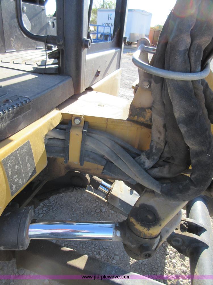 image for item I1900 2005 Caterpillar 304CR mini excavator