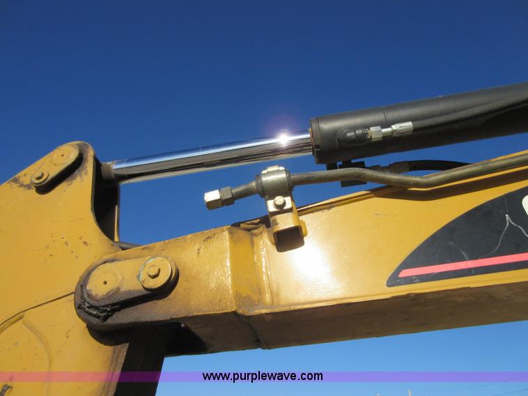 image for item I1900 2005 Caterpillar 304CR mini excavator