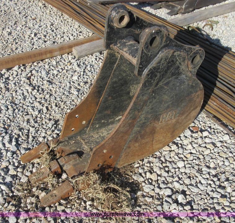 image for item I1900 2005 Caterpillar 304CR mini excavator