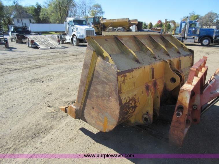image for item I6314 Caterpillar 963 loader bucket