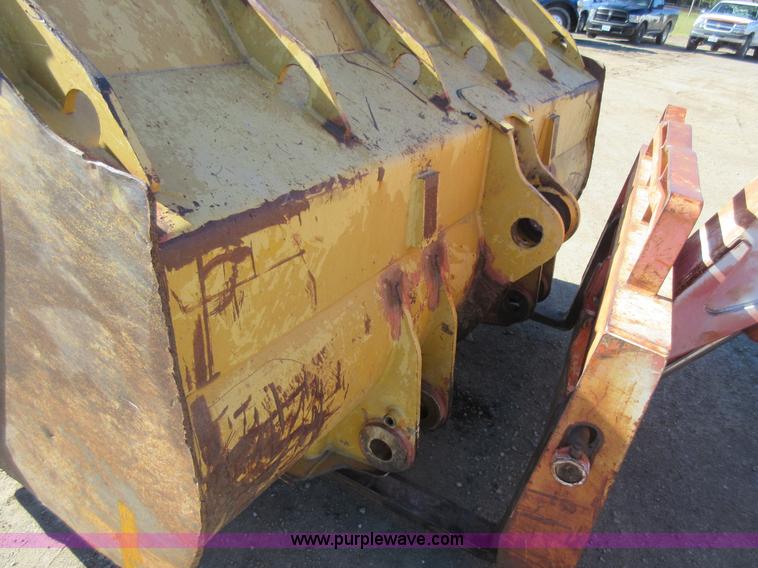 image for item I6314 Caterpillar 963 loader bucket