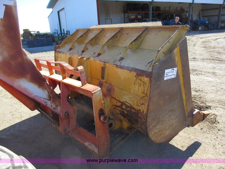 image for item I6314 Caterpillar 963 loader bucket