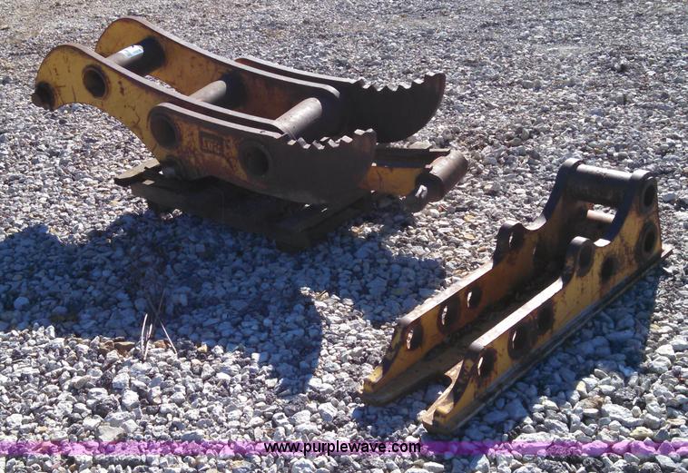 image for item I6318 Caterpillar excavator thumb