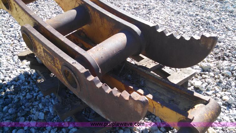 image for item I6318 Caterpillar excavator thumb