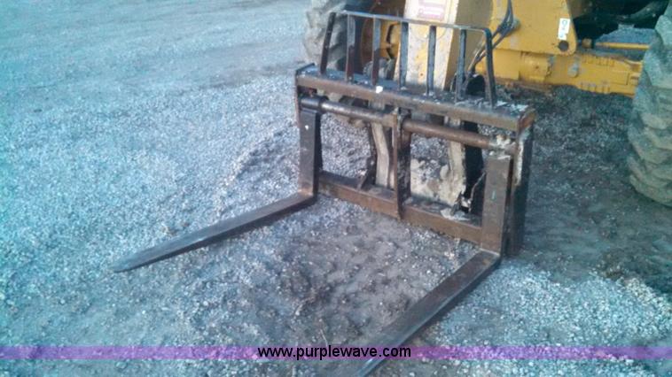 image for item I6320 2005 Caterpillar TH350B telehandler