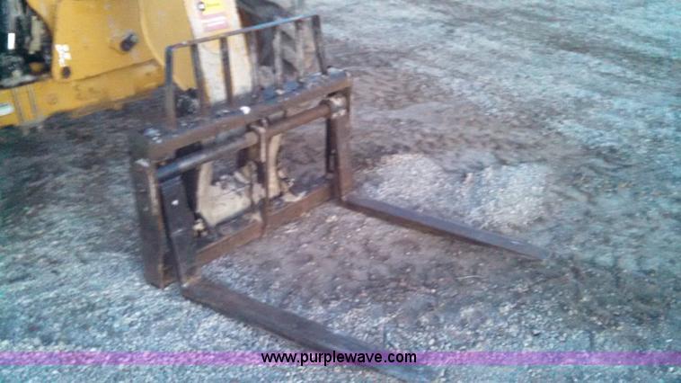 image for item I6320 2005 Caterpillar TH350B telehandler