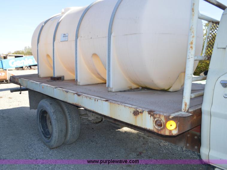 image for item I6369 1972 Ford 600 flatbed truck