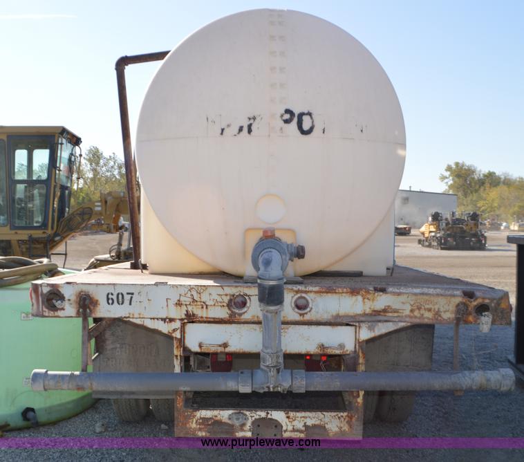 image for item I6369 1972 Ford 600 flatbed truck