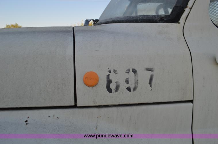 image for item I6369 1972 Ford 600 flatbed truck