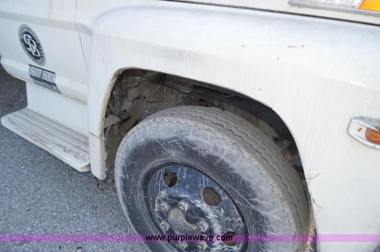 image for item I6369 1972 Ford 600 flatbed truck