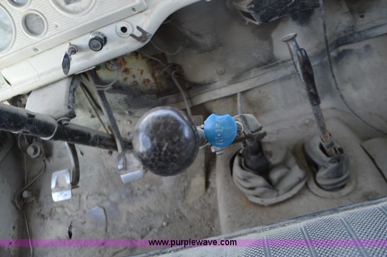 image for item I6369 1972 Ford 600 flatbed truck