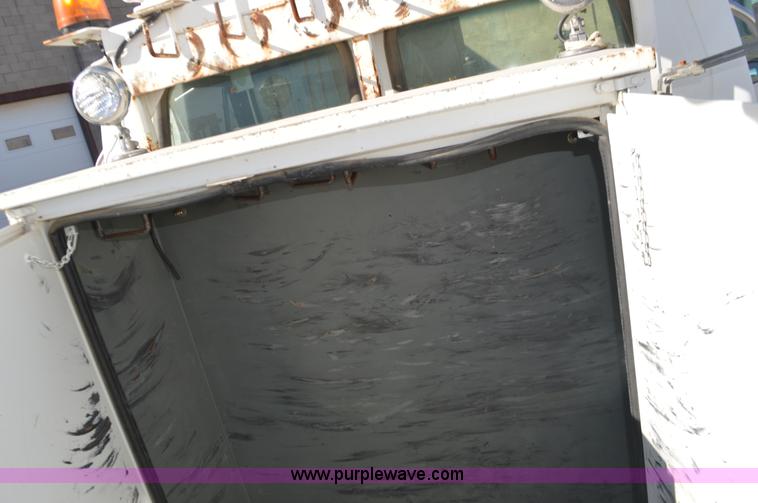 image for item I6371 Lift All L0M-50-2S bucket lift