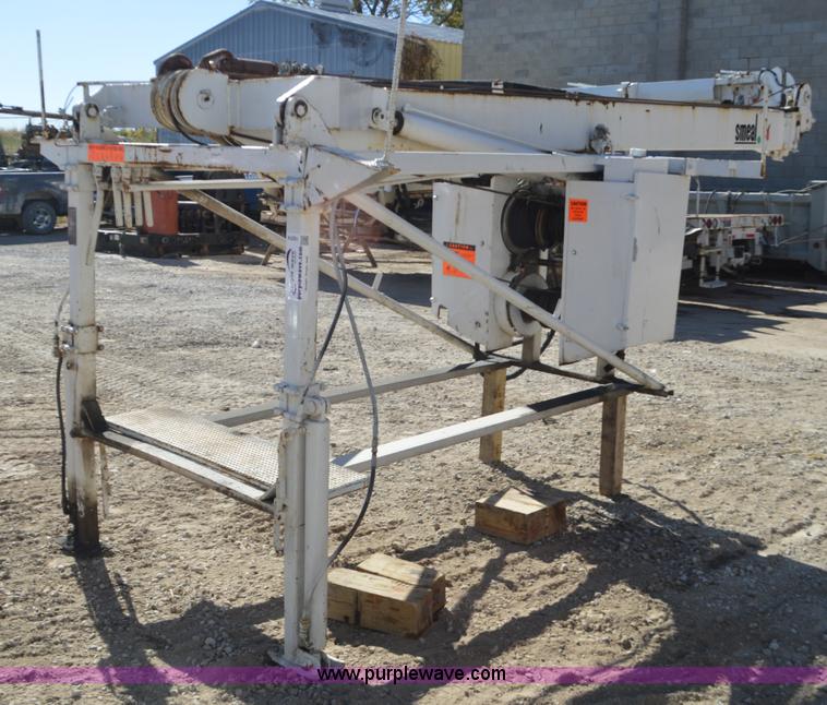 image for item I6374 Smeal 5T hydraulic derrick water well service unit
