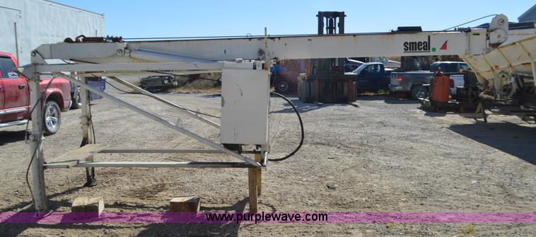 image for item I6374 Smeal 5T hydraulic derrick water well service unit