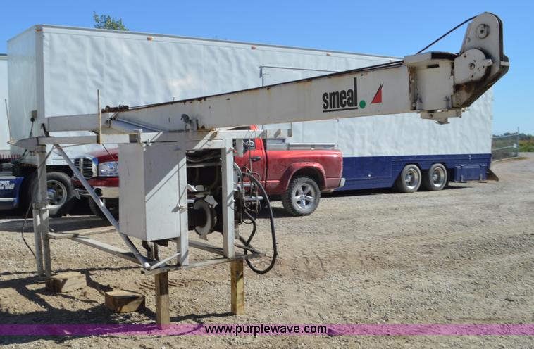 image for item I6374 Smeal 5T hydraulic derrick water well service unit