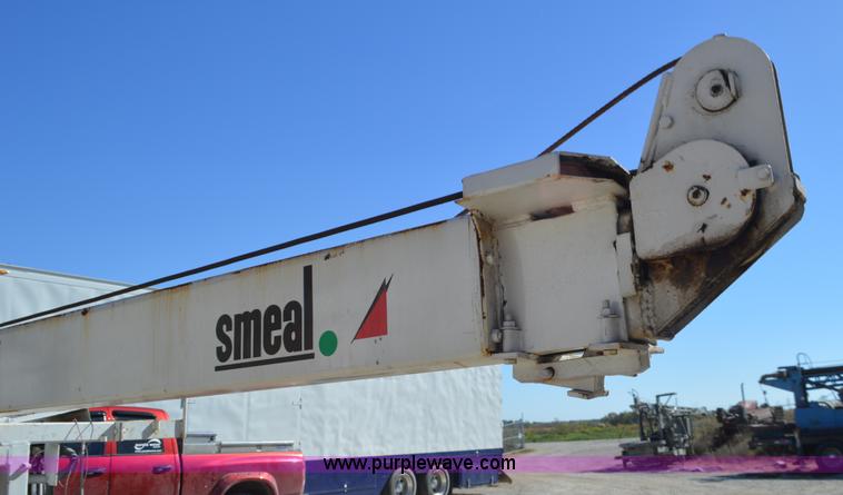 image for item I6374 Smeal 5T hydraulic derrick water well service unit