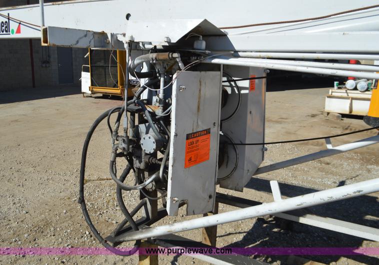 image for item I6374 Smeal 5T hydraulic derrick water well service unit