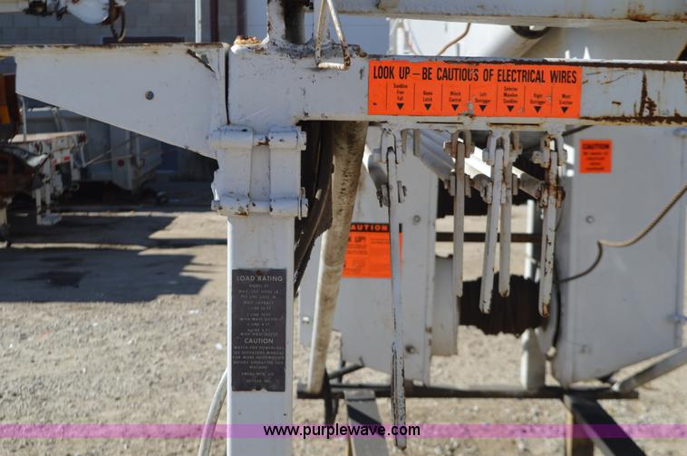 image for item I6374 Smeal 5T hydraulic derrick water well service unit