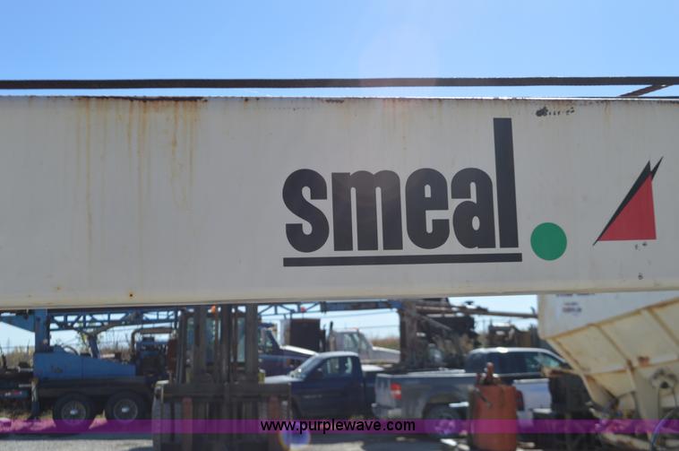 image for item I6374 Smeal 5T hydraulic derrick water well service unit