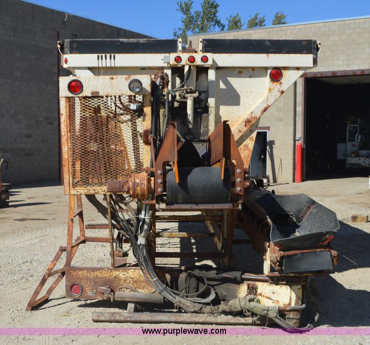 image for item I6375 Soil King Plus XL19 stone spreader