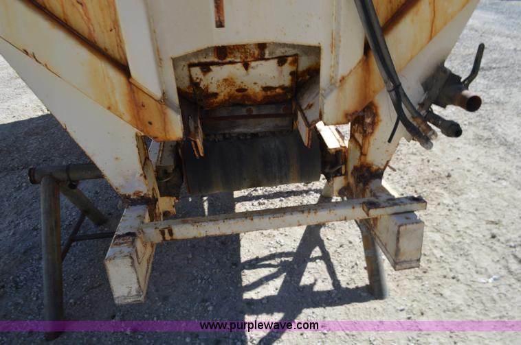 image for item I6375 Soil King Plus XL19 stone spreader