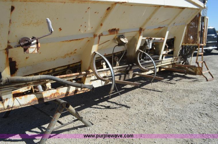 image for item I6375 Soil King Plus XL19 stone spreader