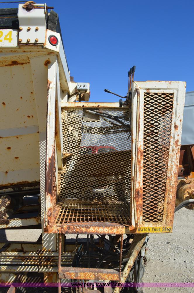 image for item I6375 Soil King Plus XL19 stone spreader