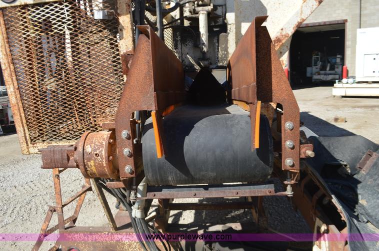 image for item I6375 Soil King Plus XL19 stone spreader