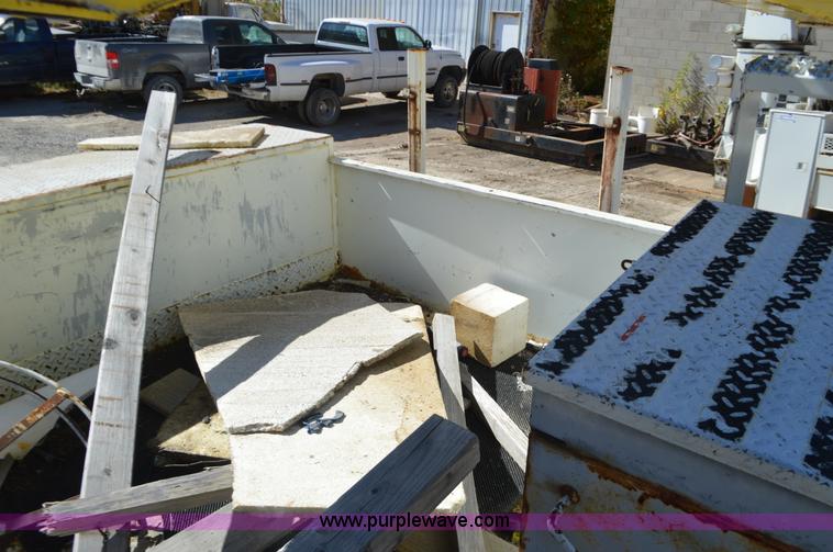 image for item I6376 Altec AA6001 bucket lift utility bed