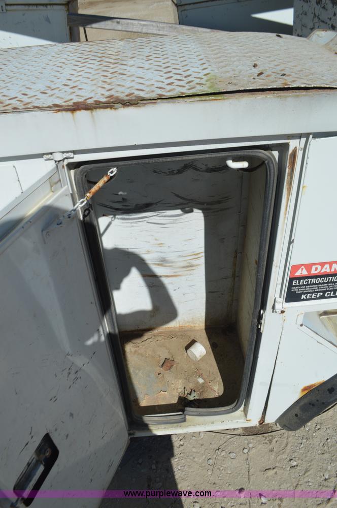 image for item I6376 Altec AA6001 bucket lift utility bed