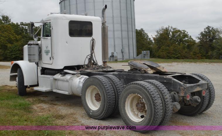 image for item I6419 1994 Peterbilt 378 semi truck