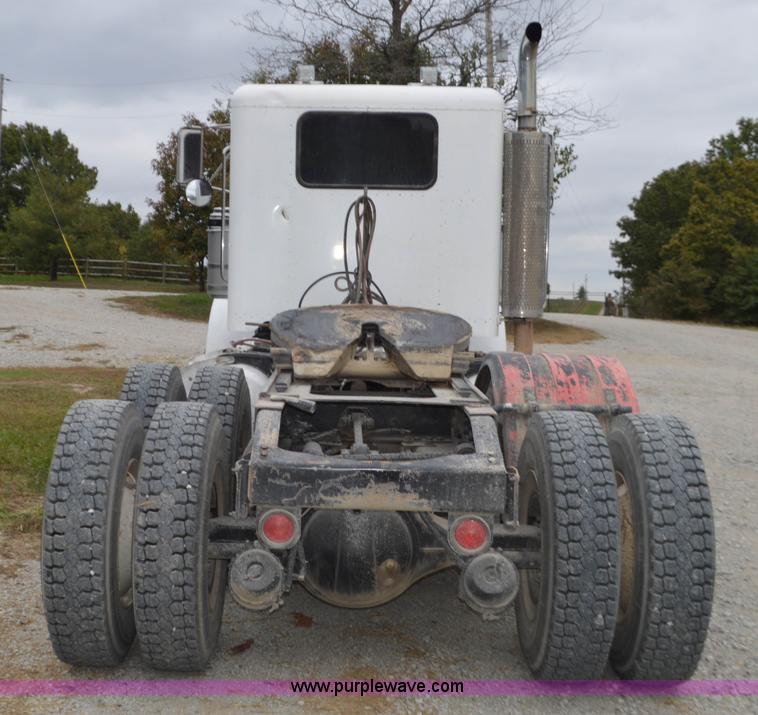 image for item I6419 1994 Peterbilt 378 semi truck
