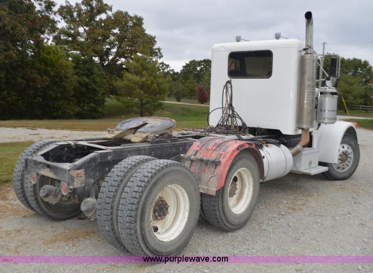 image for item I6419 1994 Peterbilt 378 semi truck