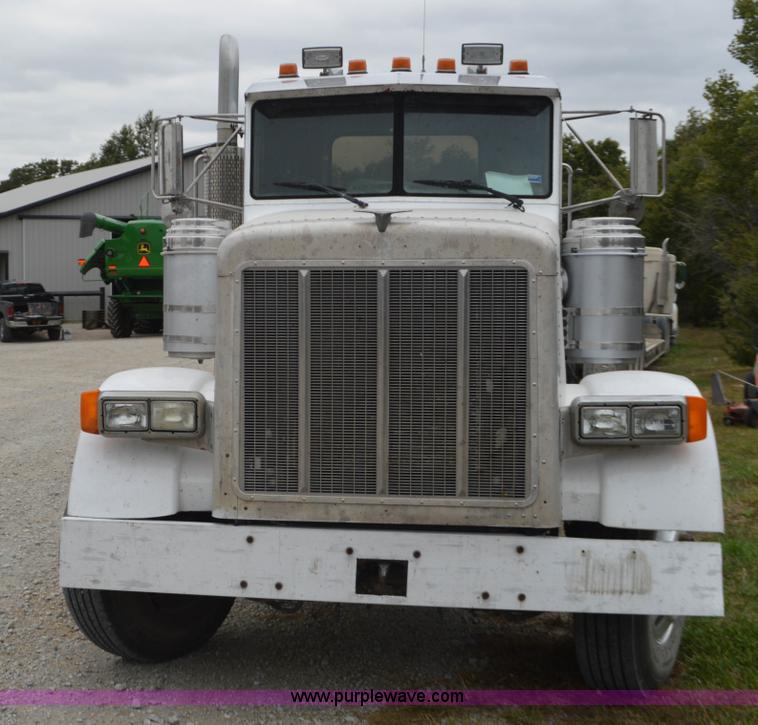 image for item I6419 1994 Peterbilt 378 semi truck