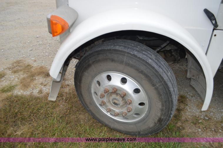 image for item I6419 1994 Peterbilt 378 semi truck