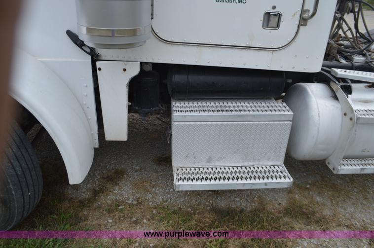 image for item I6419 1994 Peterbilt 378 semi truck