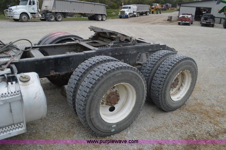 image for item I6419 1994 Peterbilt 378 semi truck