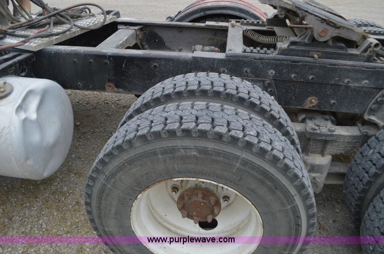 image for item I6419 1994 Peterbilt 378 semi truck