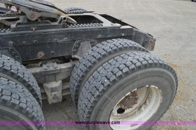 image for item I6419 1994 Peterbilt 378 semi truck