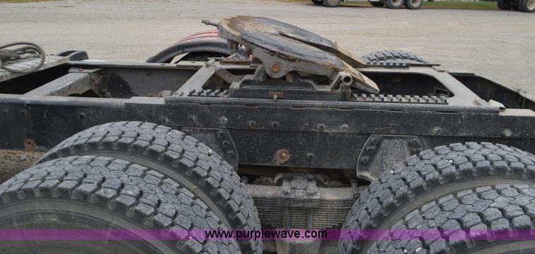 image for item I6419 1994 Peterbilt 378 semi truck