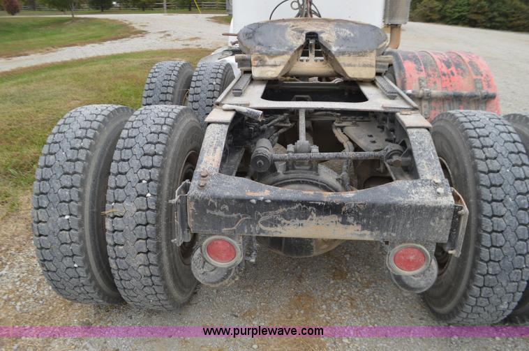 image for item I6419 1994 Peterbilt 378 semi truck